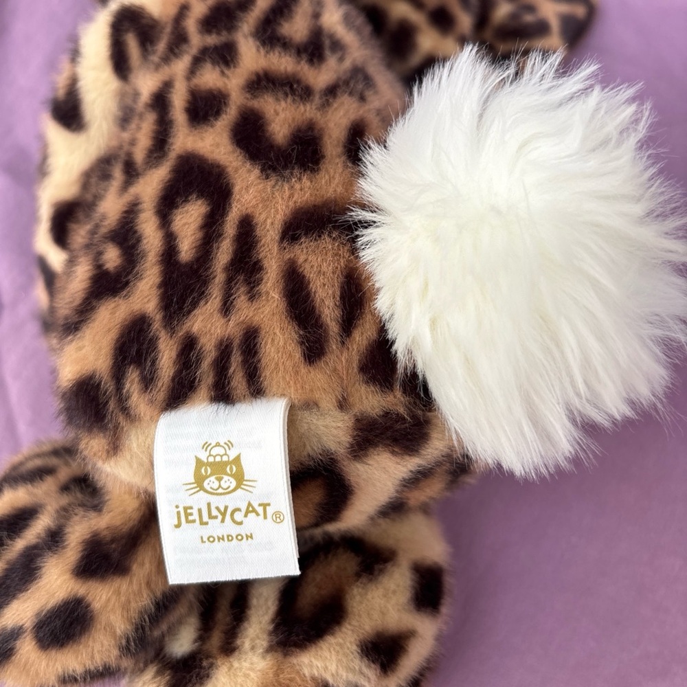 Jellycat COBBLEHOP BUNNY EXCLUSIVE Ruby Cruiser in-hand  Authentic NWT dust bag - Picture 7 of 11